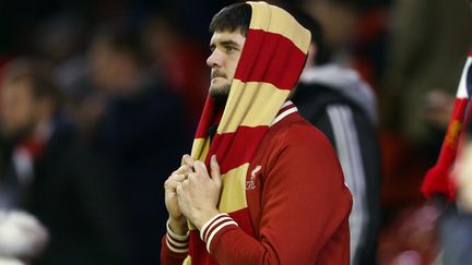 Un supporter du Liverpool FC abattu après l'élimination de son club en Ligue des champions (MATT WEST / BACKPAGE IMAGES LTD)