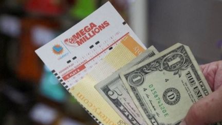 États-Unis : qui a remporté le ticket gagnant d'1,3 milliard de dollars au loto ?