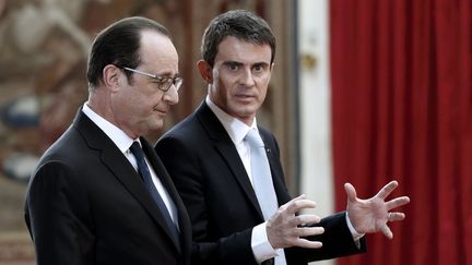 Fran&ccedil;ois Hollande et Manuel Valls, le 5 f&eacute;vrier 2015 &agrave; l'Elys&eacute;e. (PHILIPPE WOJAZER / AFP)