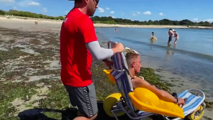 Vacances : quand les plages se rendent accessibles à tous (FRANCE 3)