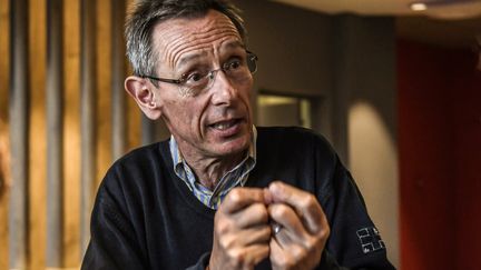 Maître Thierry Moser, l'avocat des parents de Gregory, le 14 juin 2017 à Dijon. (PHILIPPE DESMAZES / AFP)