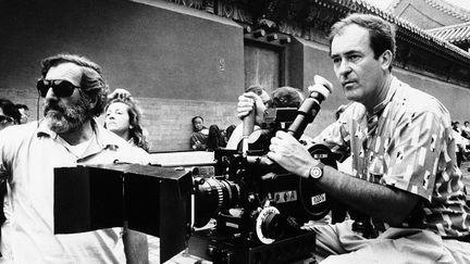 Bernardo Bertolucci (à droite) sur le tournage du "Dernier empereur", 2 mai 1987
 (Neal Ulevich / AP / SIPA)