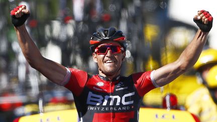 &nbsp; (Le Belge de la BMC Greg van Avermaet fait coup double : étape et maillot jaune à son arrivée au Lioran © Peter Dejong/AP/SIPA)