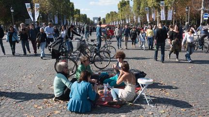 &nbsp; (Premier dimanche sans voiture sur les Champs-Elysées © SIPA WITT)