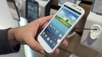 Le Galaxy S3 de Samsung, smartphone adapt&eacute; &agrave; la 4G. (JASON ALDEN / BLOOMBERG / GETTY IMAGES)