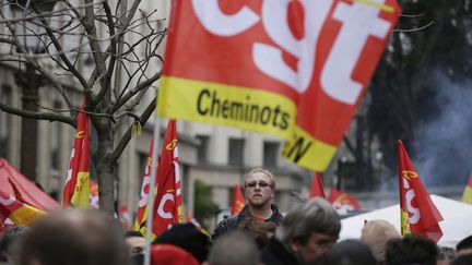 &nbsp; (Des milliers de cheminots ont défilé à Paris © Maxppp)