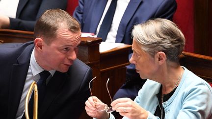 Olivier Dussopt, le ministre du Travail, et Elisabeth Borne, à l'Assemblée nationale, le 2 mai 2023. (BERTRAND GUAY / AFP)