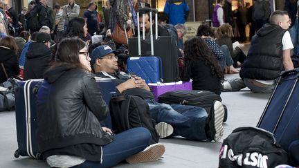 L'a&eacute;roport d'Heathrow &agrave; Londres a annonc&eacute; l'annulation de 130 vols, tout comme l'a&eacute;roport de Schiphol, &agrave; Amsterdam, qui a report&eacute; cinquante vols. Le port de Rotterdam, le plus actif d'Europe, a fait de m&ecirc;me pour des d&eacute;parts et des arriv&eacute;es de bateaux. (DANIEL SORABJI / AFP)