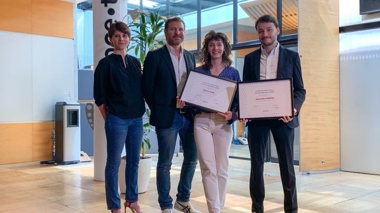 The winners of the Arcy 2023 scholarship, Valeria Ghiri and Alexandre Portes, with the director of information of France Télévisions, Alexandre Kara, and the director of national editorial, Muriel Pleynet (FRANCE TELEVISIONS)