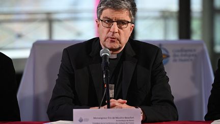 L'archevêque de Reims Éric de Moulins-Beaufort donne une conférence de presse à Lourdes, le 8 novembre 2021. (VALENTINE CHAPUIS / AFP)