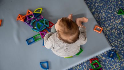 A child in a nursery (illustration). (XAVIER LEOTY / MAXPPP)