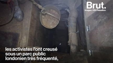 Ils ont mis deux mois pour creuser un tunnel clandestin, et depuis fin janvier, ils vivent dedans. L'objectif : empêcher et alerter sur la construction d'une ligne à grande vitesse qui traverse des sites protégés.