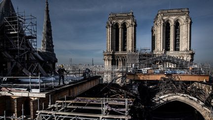 Les travaux après l'incendie de Notre-Dame de Paris d'avril 2019, en novembre 2020. (MARTIN BUREAU / AFP)