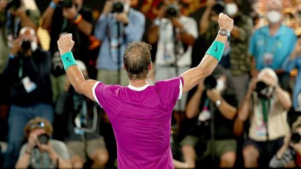 Rafael Nadal laisse éclater sa joie après son 21e titre en Grand Chelem, dimanche 30 janvier lors de l'Open d'Australie.&nbsp; (AARON FRANCIS / AFP)