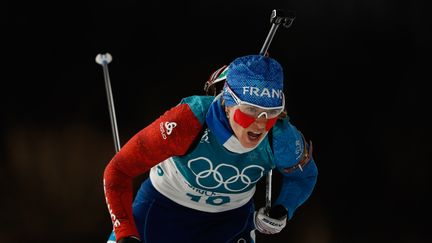 La Française Anaïs Bescond lors de l'épreuve de la poursuite du biathlon aux Jeux olympiques de Pyeongchang (Corée du Sud), le 12 février 2018. (ODD ANDERSEN / AFP)