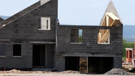 Une maison en construction à Thionville (Moselle). (PELAEZ JULIO / MAXPPP)