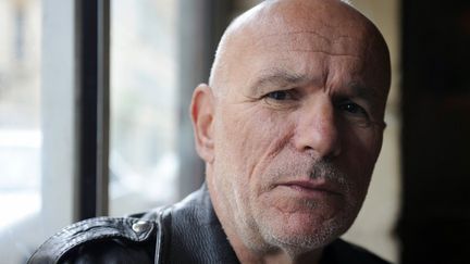 Le cofondateur d'Action directe, Jean-Marc Rouillan, dans un caf&eacute; &agrave; Marseille (Bouches-du-Rh&ocirc;ne), le 18 mai 2012.&nbsp; (BORIS HORVAT / AFP)