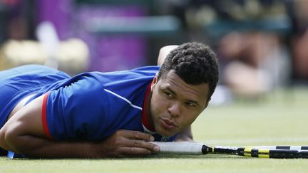 Jo-Wilfried Tsonga lors de son quart de finale perdu le 2 ao&ucirc;t 2012 &agrave; Londres face au Serbe Novak Djokovic. (STEFAN WERMUTH / REUTERS)