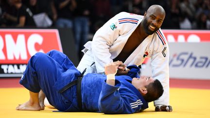 Teddy Riner a remporté la médaille d'or, dimanche, en battant le Coréen Minjong Kim au Grand Slam de Paris. (MILLEREAU PHILIPPE / KMSP)