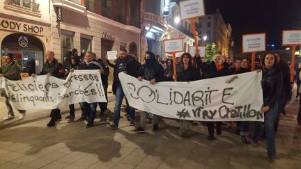 600 à 800 policiers manifestent, jeudi 20 octobre, place Bellecour à Lyon. (MÉLODIE VIALLET / RADIO FRANCE)