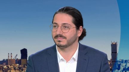 Martin Garagnon, porte-parole de Renaissance et Aurélien Le Coq, député LFI-NFP du Nord, sont les invités du duel politique de franceinfo, jeudi 12 décembre. (franceinfo)