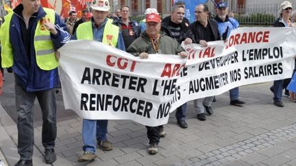 Manifestation à Florange pour la sauvegarde de l'emploi chez Arcelor-Mittal, le 28 avril 2009. (AFP/JEAN-CHRISTOPHE VERHAEGEN)