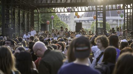 Un concert de musique techno pour la Fête de la musique à Paris, le 21 juin 2022. (CLAIRE SERIE / HANS LUCAS / AFP)