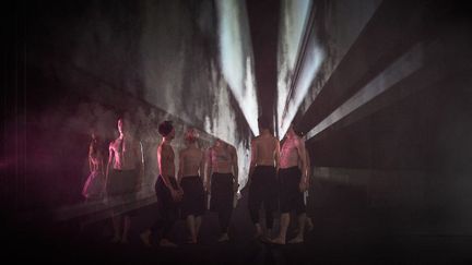 "Autobiography", chorégrahie de Wayne McGregor, création à Avignon 2019. (© Christophe Raynaud de Lage)