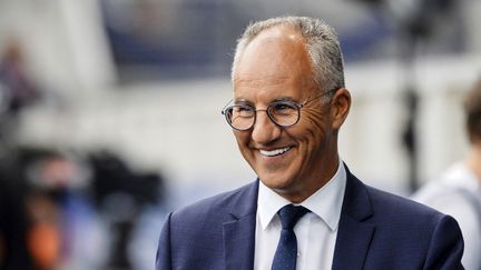 Le président du club de football d'Angers Saïd Chabane, au stade de l'Abbé-Deschamps, à Auxerre (Yonne), le 14 août 2022. (GUILLAUME SOUVANT / AFP)