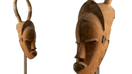 Chez les Urhobo (delta du Niger, Nigeria), les masques de ce type servent à honorer les esprits des eaux censés peupler les innombrables rivières de la région. Les deux cornes rappellent la coiffure portée par les jeunes femmes en âge de se marier et placées sous la protection de ces esprits aquatiques. (DON D’EWA ET YVES DEVELON, MUSEE DES CONFLUENCES.  PHOTO PIERRE-OLIVIER DESCHAMPS / AGENCE VU')