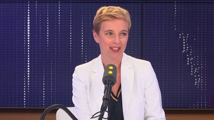 Clémentine Autain, députée La France insoumise de Seine-Saint-Denis, était l'invitée de franceinfo jeudi 29 août. (FRANCEINFO / RADIOFRANCE)