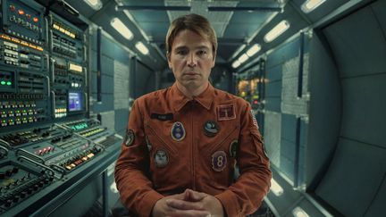 Josh Hartnett et son avatar sur Terre (NICK WALL / NETFLIX)