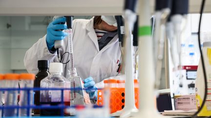 Illustration of a researcher at the Faculty of Pharmacy in Illkirch-Graffenstaden, March 5, 2024 (THOMAS TOUSSAINT / MAXPPP)