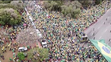 Élection présidentielle au Brésil : les partisans pro-Bolsonaro bloquent toujours le pays (France 2)