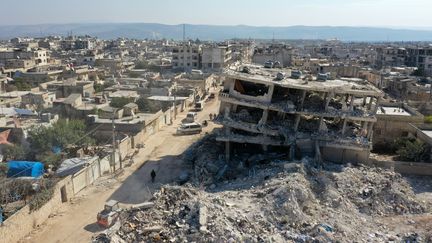 Vue aérienne d'une partie de la ville de Jandairis, située à 150 km du séisme qui a frappé le 6 février la Turquie et la Syrie. (OMAR HAJ KADOUR / AFP)