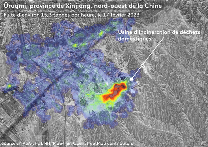 Une fuite de méthane provenant d'une usine d'incinération de déchets domestiques à Ürumqi (province du Xinjiang, nord-ouest de la Chine), le 17 février 2023. (LEA PRATI / FRANCEINFO)