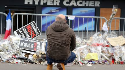 L'Hyper Cacher de la Porte de Vincennes à Paris le 18 février 2015, plus d'un mois après l'attaque terroriste. (ARNAUD JOURNOIS / MAXPPP)