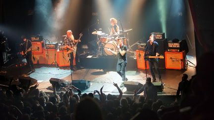 Eagles of Death Metal sur la scène du Bataclan le 13 novembre 2015
 (Marion Ruszniewski / Rock&amp;Folk / AFP)