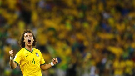 &nbsp; (David Luiz exulte après avoir inscrit le deuxième but brésilien © Reuters/Marcelo Del Pozo)