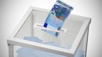 Chaque voix au premier tour des &eacute;lections l&eacute;gislatives rapporte environ 1,60 euro aux partis politiques. (CHARLIE ABAD / PHOTONONSTOP)