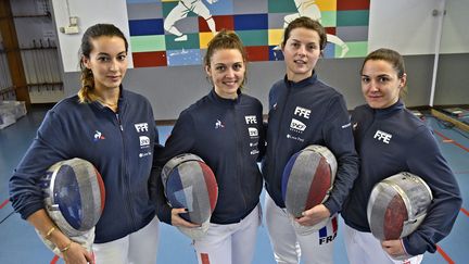 L'équipe de France d'escrime avec, de gauche à droite,&nbsp;Sara Balzer, Manon Brunet, Cecilia Berder et Charlotte Lembach, en mai 2021.&nbsp; (ST?PHANE GUIOCHON / MAXPPP)