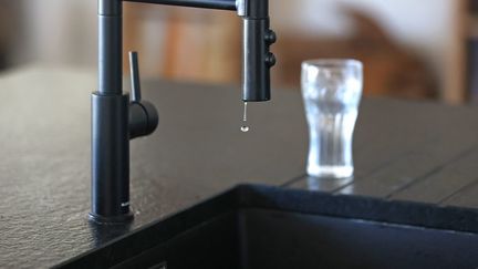 A glass of water near a faucet. Illustrative image. (VANESSA MEYER / MAXPPP)