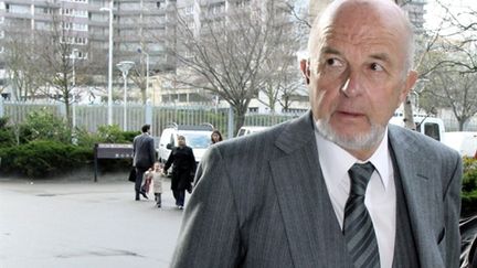 Antoine Zacharias arrive, le 25 mars 2010 au tribunal de Nanterre (AFP - Pierre Verdy)