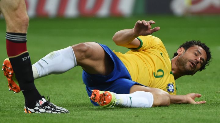 Le Br&eacute;silien Fred, lors de la d&eacute;faite de son &eacute;quipe face &agrave; l'Allemagne, en demi-finale de la Coupe du monde, mardi 8 juillet 2014, &agrave; Belo Horizonte (Br&eacute;sil). (PEDRO UGARTE / AFP)