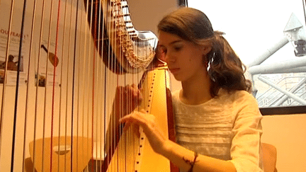 L'une des participantes au concours français de harpe 2013
 (France 3)