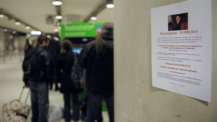 L'appel à témoins assorti d'une récompense de 30.000 euros placardé gare du Nord, samedi 13 février (AFP - Bertrand Langlois)