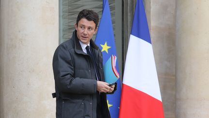 Le porte-parole du gouvernement Benjamin Griveaux à la sortie du Conseil des ministres, à l'Elysée, le 17 janvier 2018. (LUDOVIC MARIN / AFP)