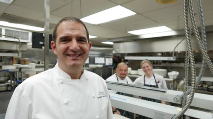 Sébastien Archambault dans les cuisines de la Mansion Rosewood : "Je pense que le guide Michelin va s'intéresser à Dallas très prochainement"&nbsp;
 (EMMANUEL LANGLOIS / RADIO FRANCE)