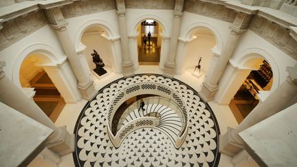 Le nouvel escalier install&eacute; dans la rotonde de la Tate Britain &agrave; Londres (Royaume-Uni) ors de sa r&eacute;novation, le 18 novembre 2013. (PETER MACDIARMID / GETTY IMAGES)