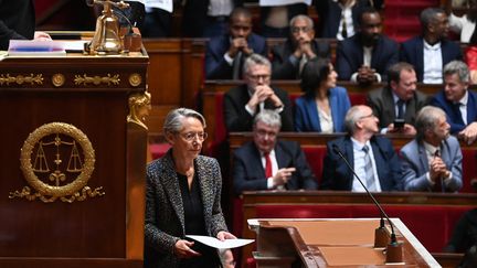 Elisabeth Borne devant l'Assemblée, jeudi 16 mars 2023. (ALAIN JOCARD / AFP)